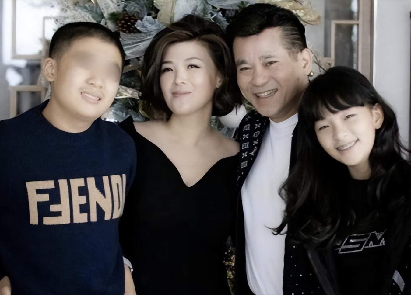 49岁港姐被家暴报警，男方无罪释放，将老婆和自闭症儿子赶出家门