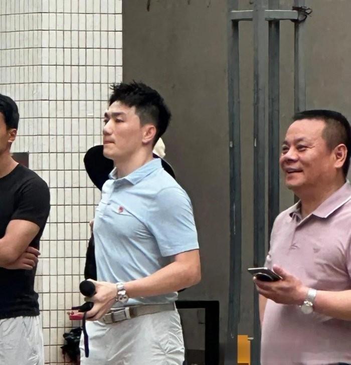 网友偶遇张馨予老公，没想到真人这么英俊，完全配得上张馨予