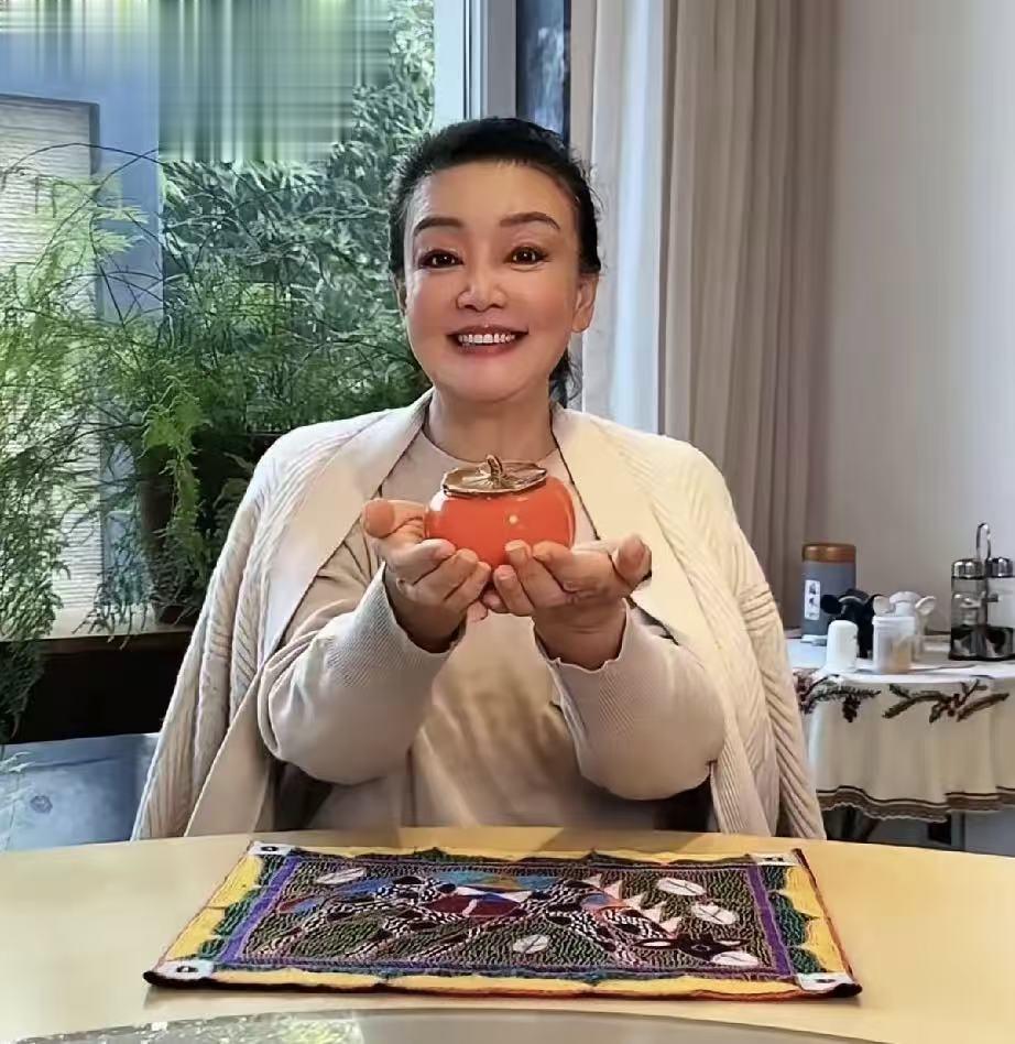 汪小菲晒年夜饭！丈母娘做了一大桌，给小玥儿和箖箖都做了爱吃的