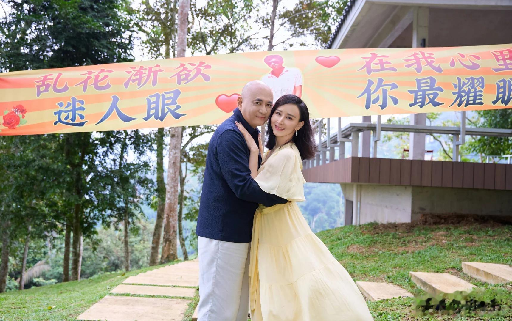 48岁胡静回云南娘家被偶遇！生图脸部馒化明显，未见富豪老公陪同