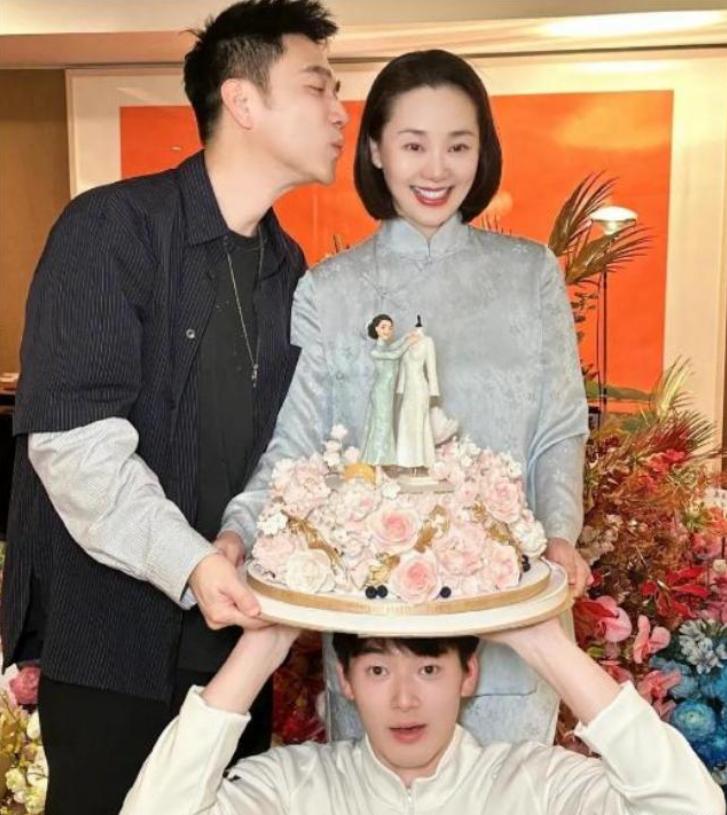 她是最好命豪门阔太，仅拍一部戏就结婚隐退，被演员老公宠爱30年