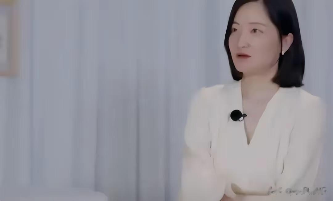 她17岁拿影后,32岁闪婚隐退十年,42岁离婚复出,如今成人间清醒