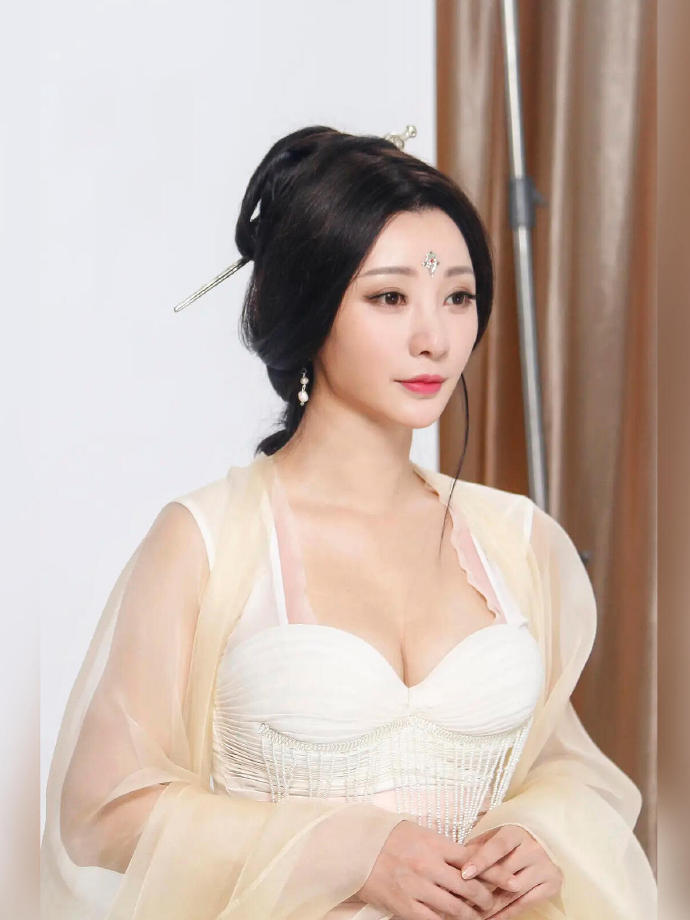 柳岩穿古装，真是美得不像话啊！这张力也太顶了吧！