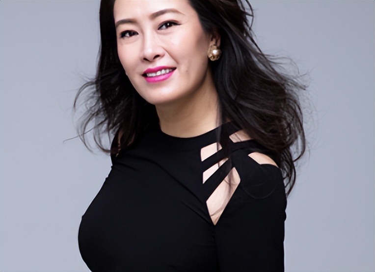 与男友同居8年无果,分手半年转身嫁企业CEO,如今一儿一女很幸福