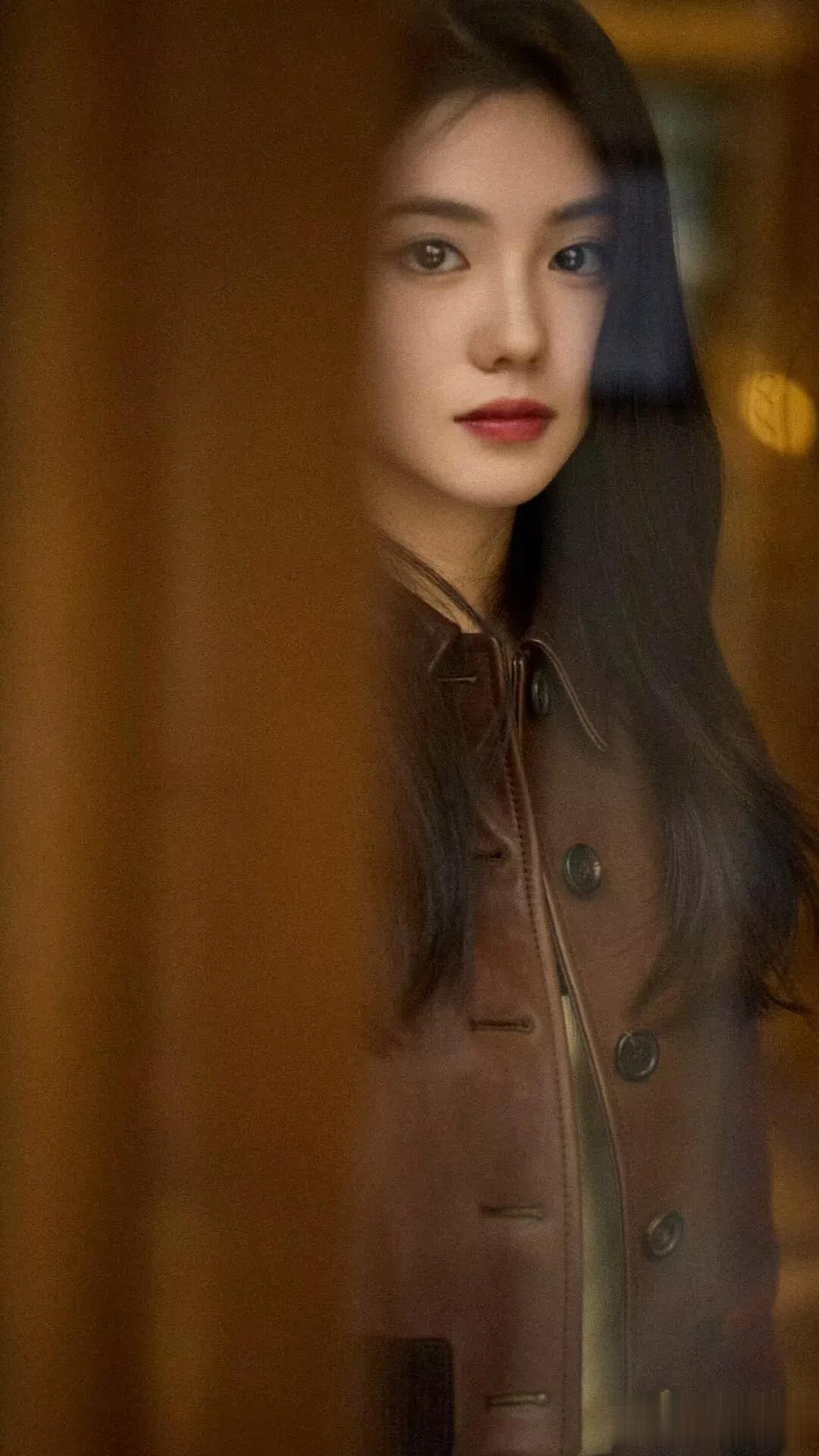 刘浩存写真鉴赏｜酷飒灵动，清纯甜美可人