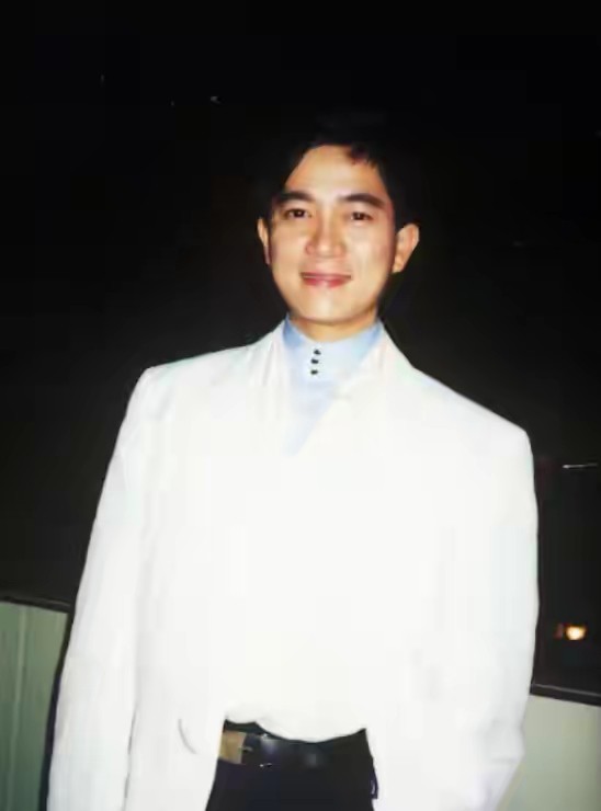 香港知名音乐人周启生怒斥王晶装专家,消费已故巨星,博眼球赚钱