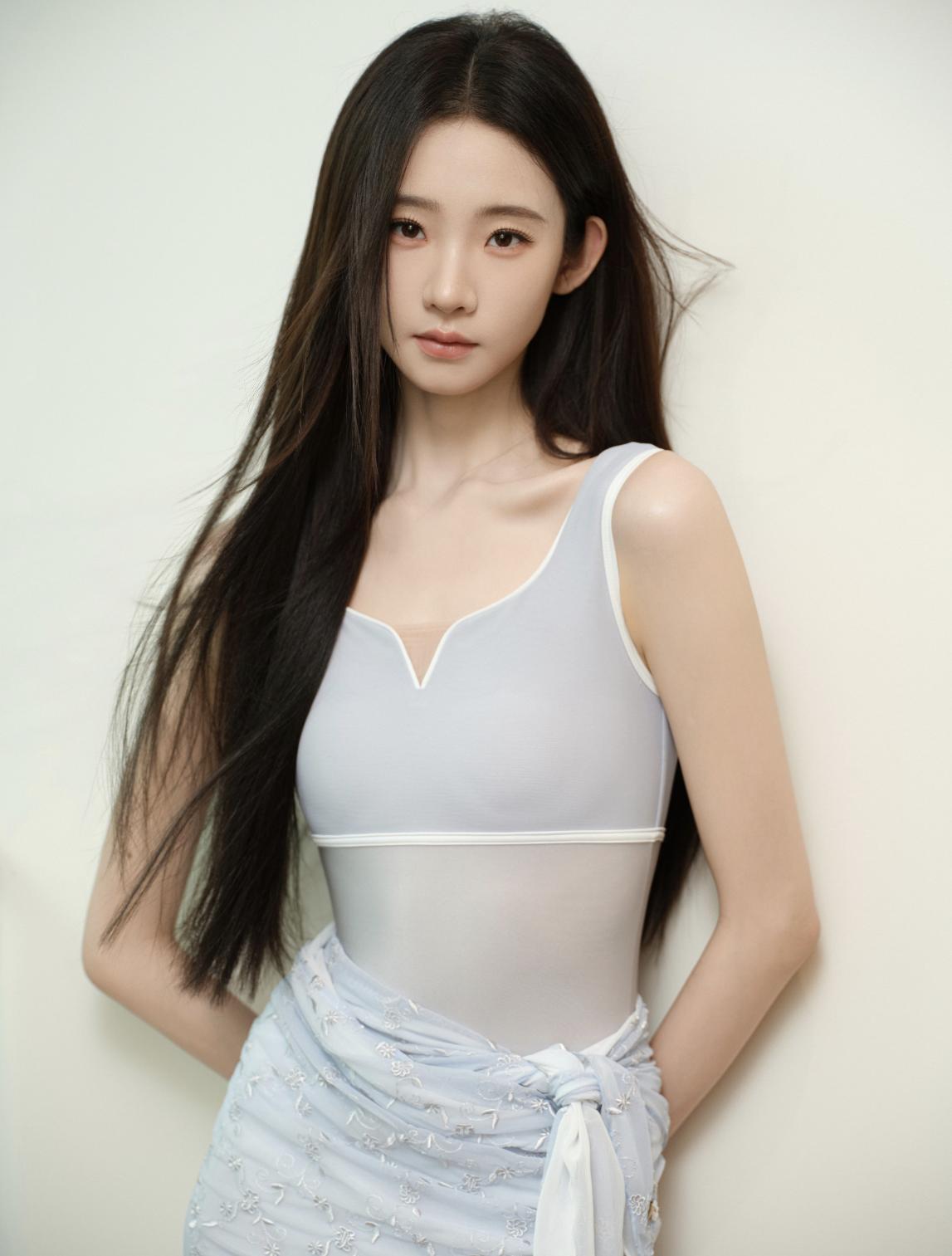 张艺凡，清冷气质女神，好仙好美啊