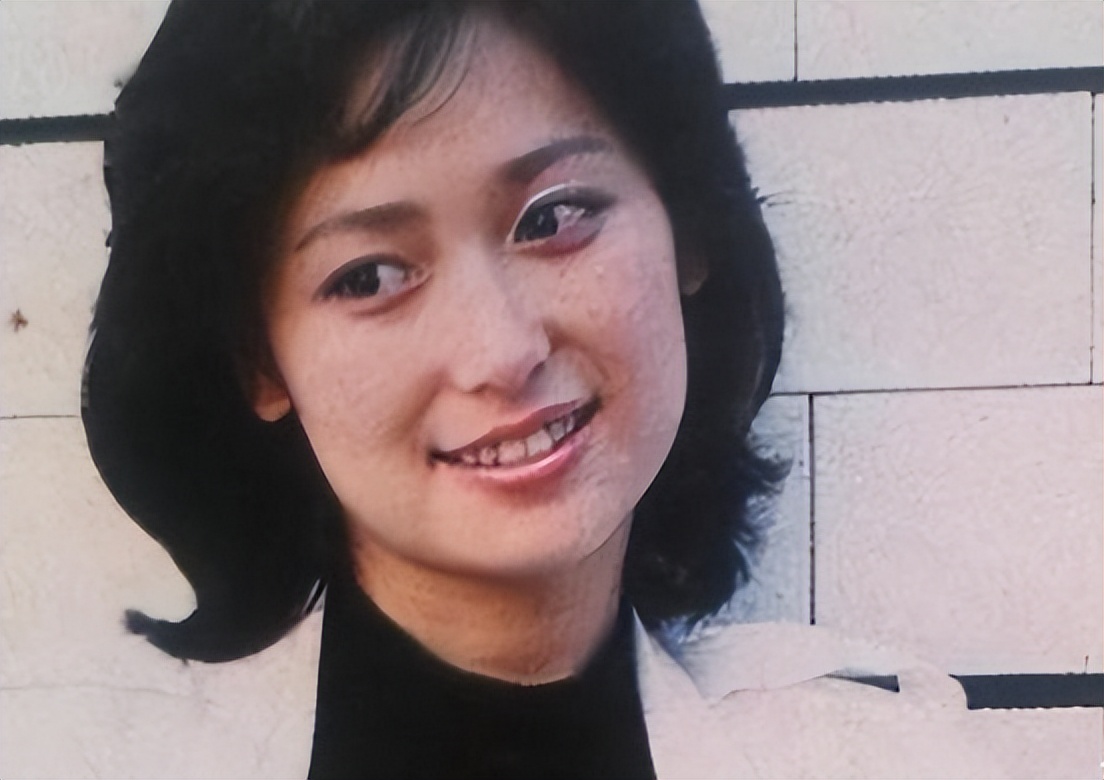 一婚丈夫嫌她太有名，二婚嫁豪门至今无子，今61岁被宠成公主