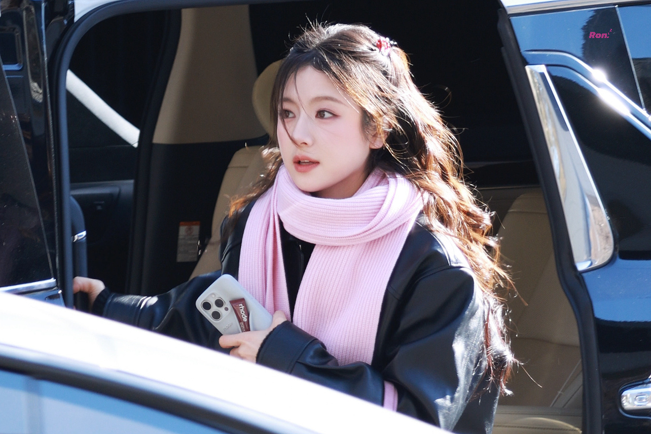 李兰迪春晚彩排路透美照，她真的好可爱啊，粉嫩的少女