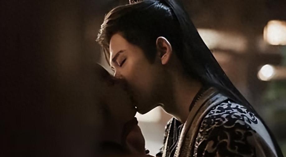 曾庆杰神补刀：张凌赫田曦薇吻戏被打断，罪魁祸首是经纪人