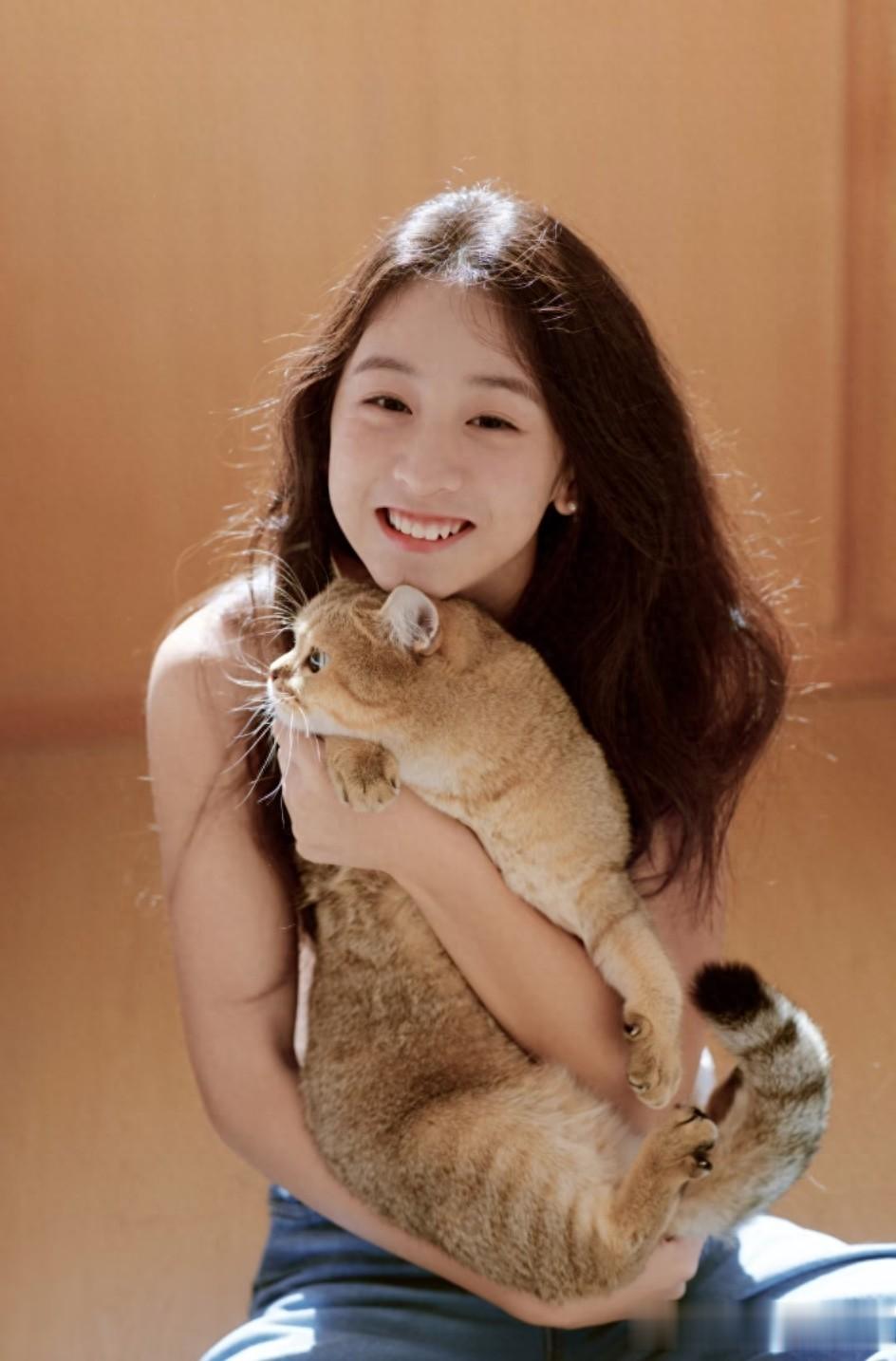 田亮女儿18岁啦！Cindy长成大姑娘，小鹿眼和梨涡完美遗传叶一茜