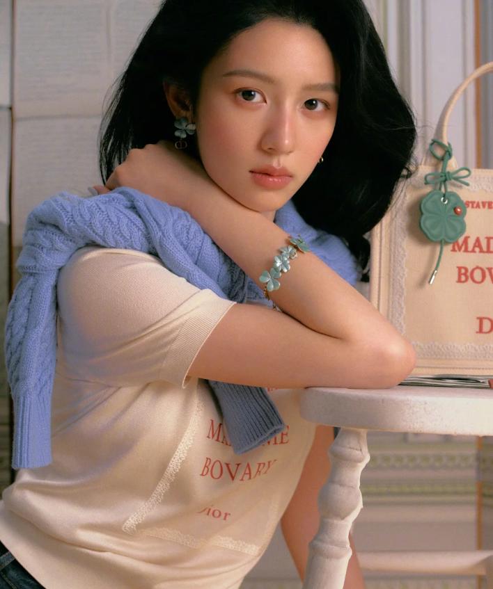她是被李冰冰力捧的和颂太子女 凭恶女出道骨相超绝，被称最美95花