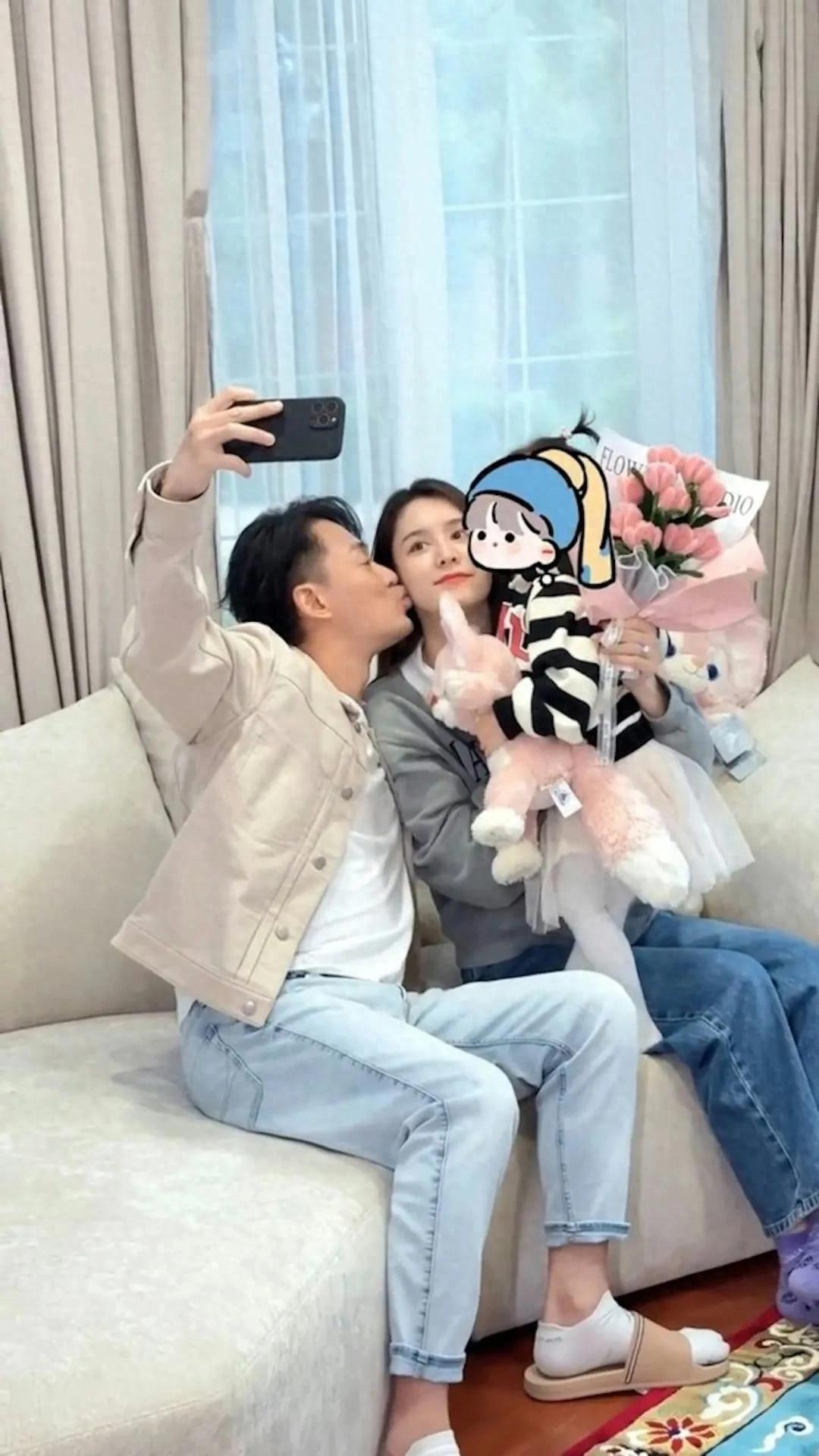 46岁林峯陪老婆回娘家过年,女儿样貌曝光获赞高颜值