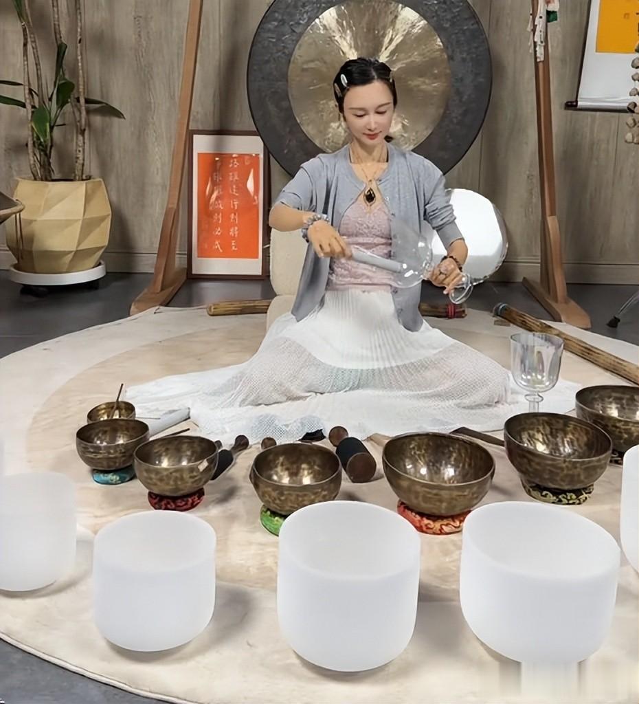丧夫5月后，49岁翁帆官宣喜讯，恶心一幕出现 杨振宁“有苦难言”