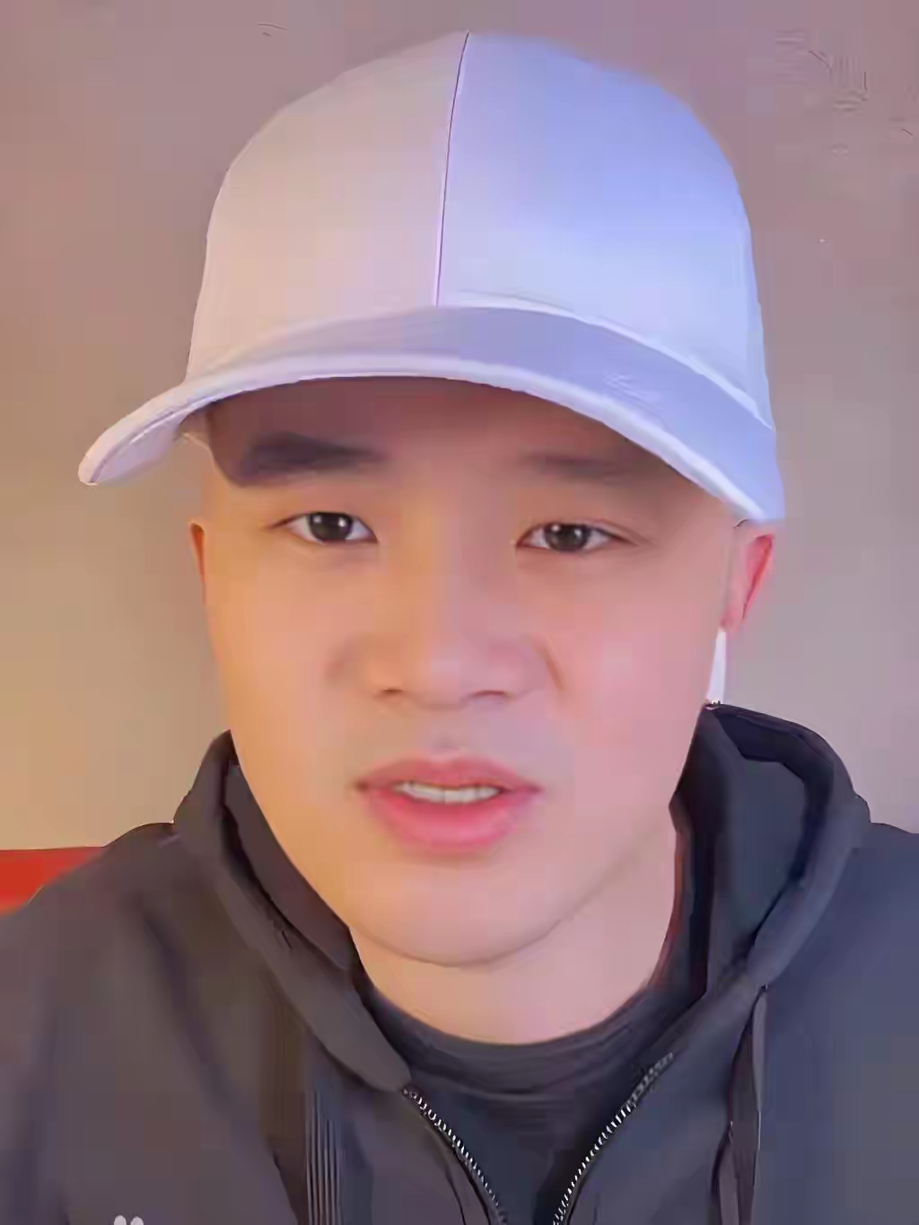 曾与大38岁刘晓庆同居6年,如今38岁穷到交不起租,相亲遭拒崩溃