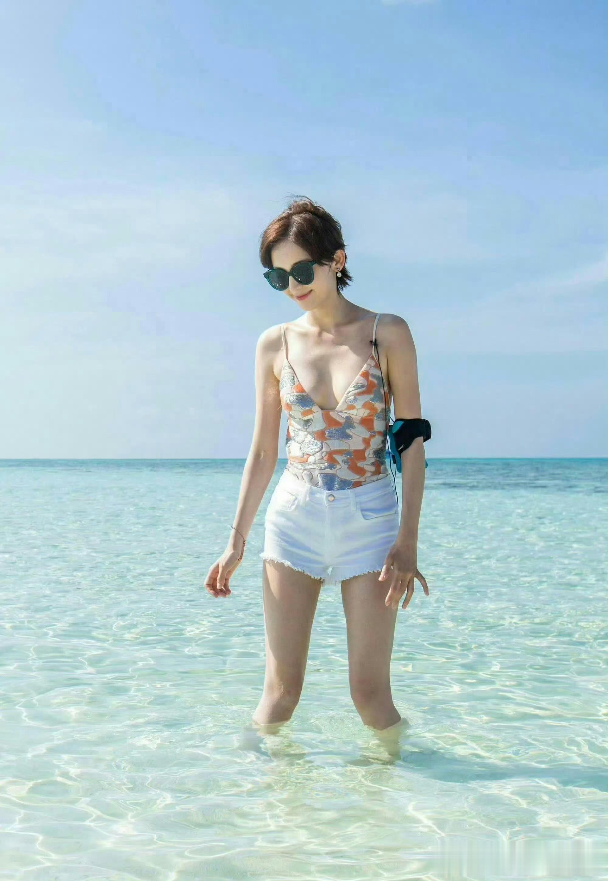 古力娜扎｜这么白不怕晒黑吗 ???