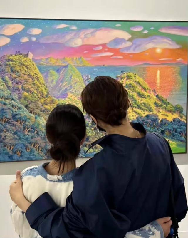 TVB前当家花旦现身艺术展！