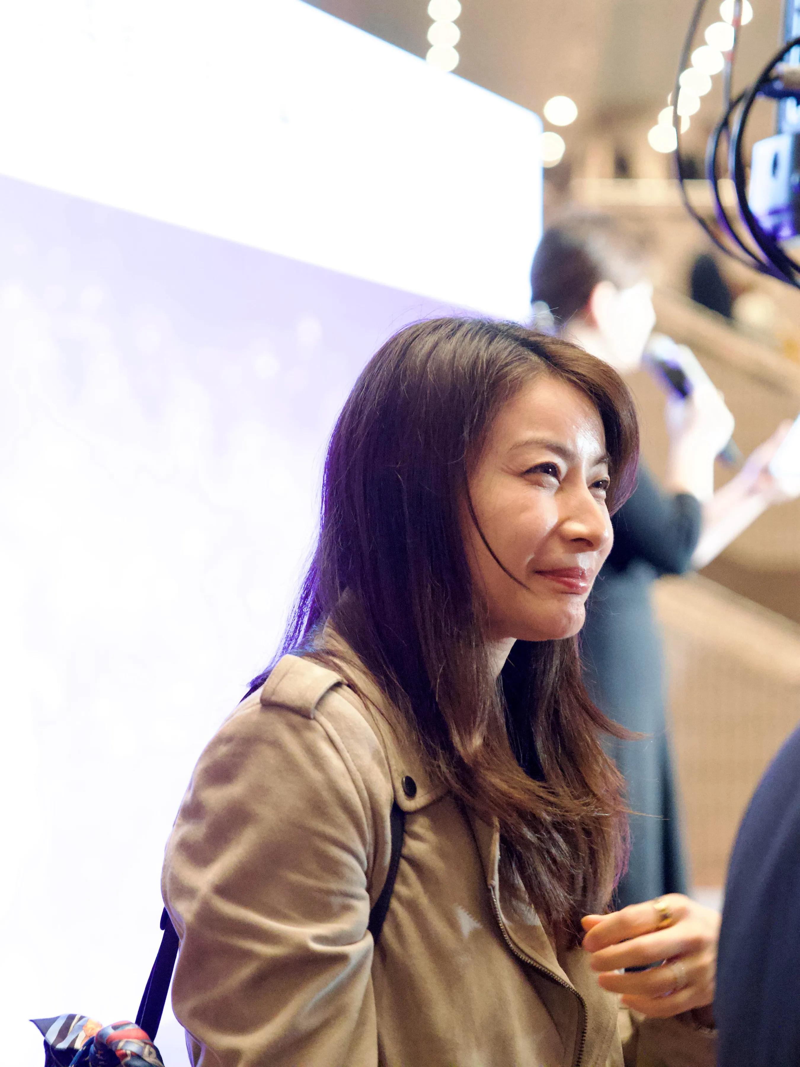 郭晶晶随霍启刚现身香港艺术节，夫唱妇随温柔得体，尽显恩爱幸福