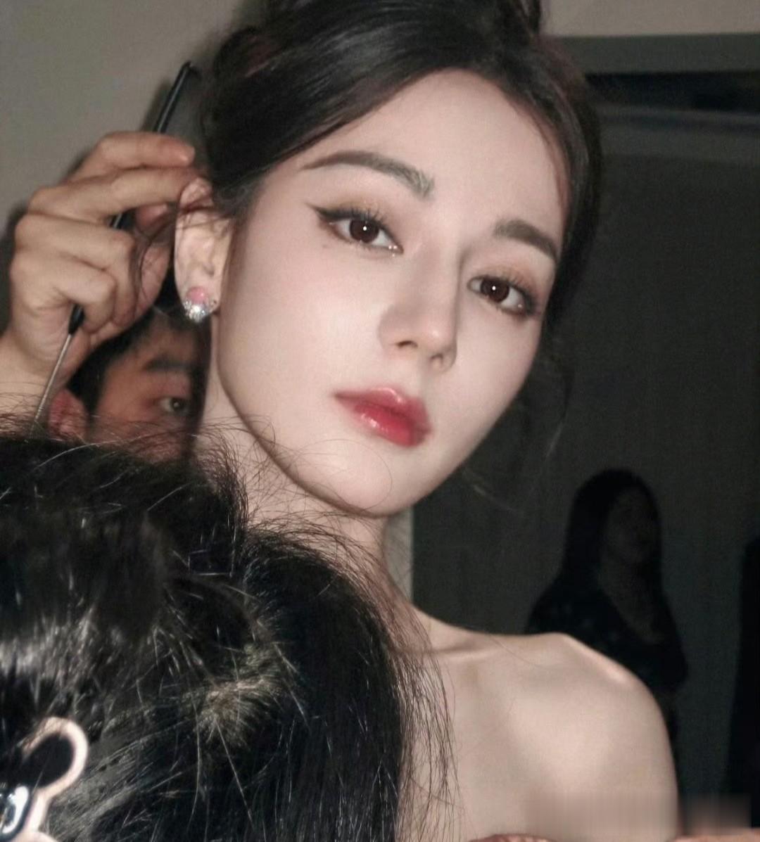 好家伙!顶流女星滞留迪拜原因曝光,网友惊呼:我对仇人都不这样