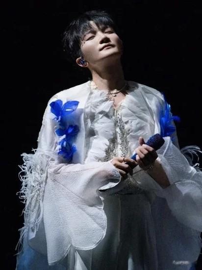 周深《吉量》为何收视封神？56个民族娃有多好哭？这细节谁懂？