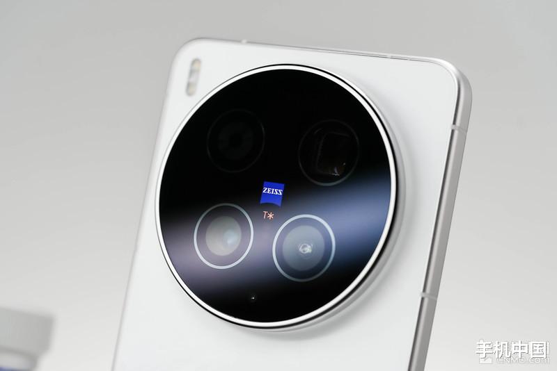 vivo X300 Ultra“銀調”圖賞 獨創3+2鏡頭矩陣
