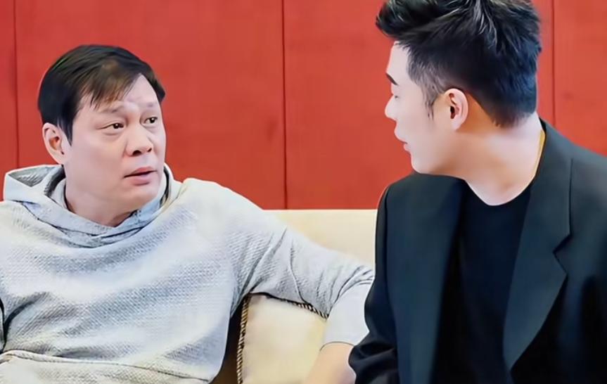 恩爱15年难敌岁月残酷!56岁范志毅身形佝偻,39岁张梦瑾娇美如花