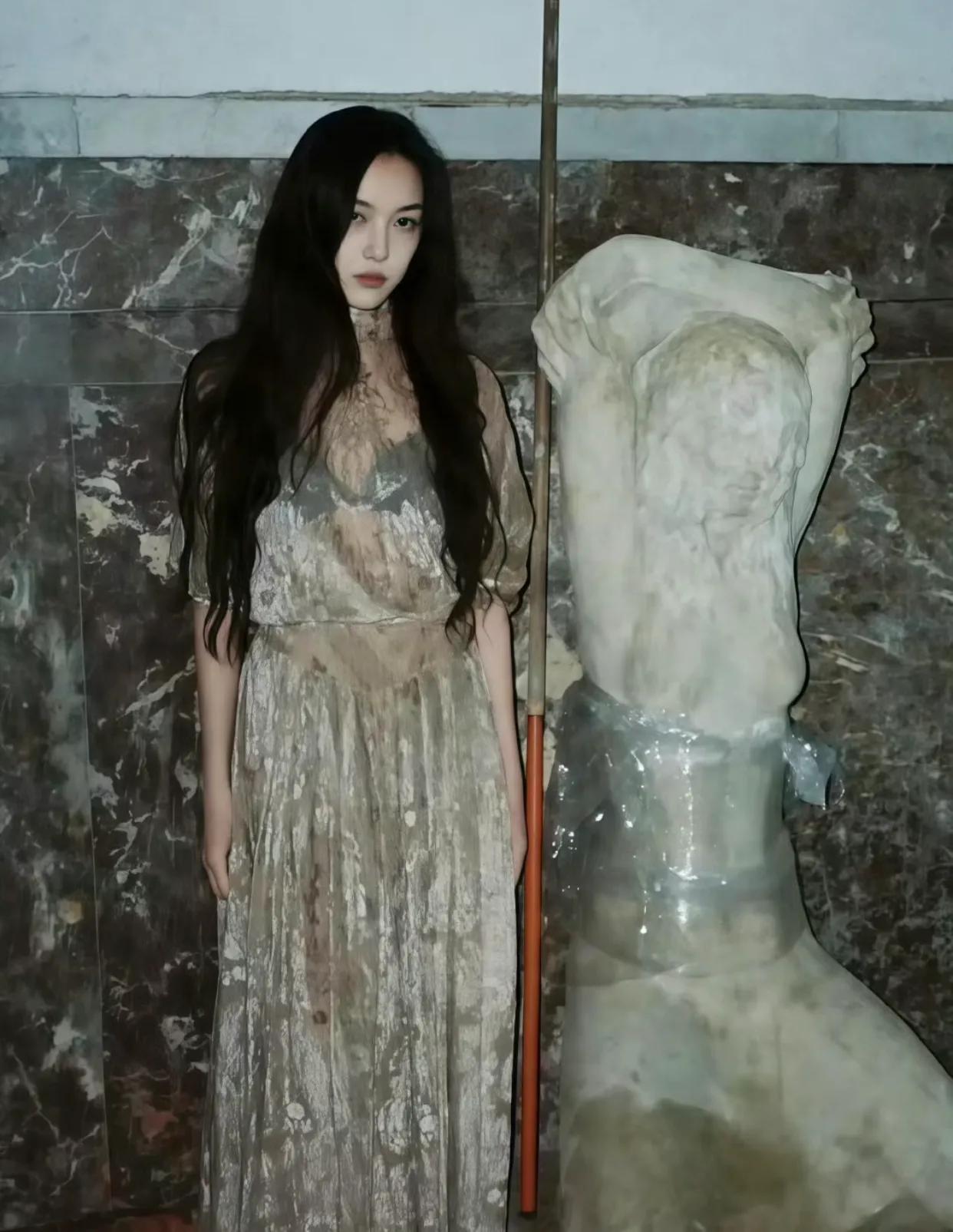 19岁李嫣越来越漂亮,李亚鹏朋友曝光近照,清冷文艺范比王菲还足