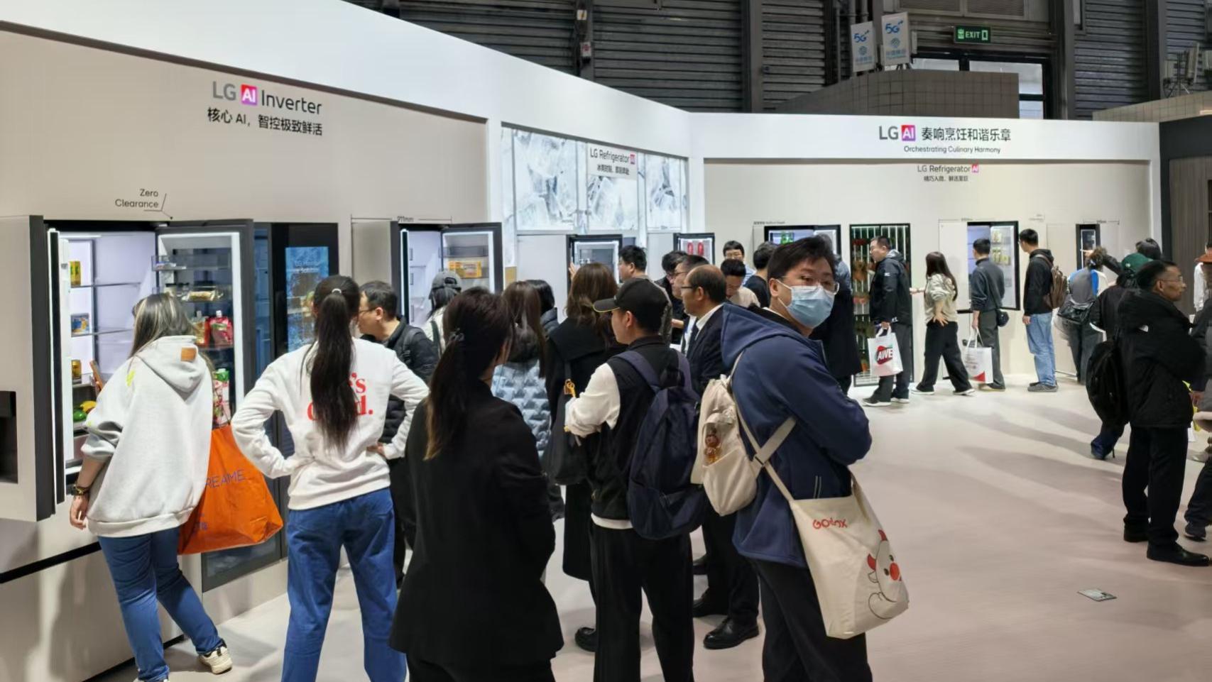 探展AWE LG展臺：超薄電視矚目，AI家電太強了