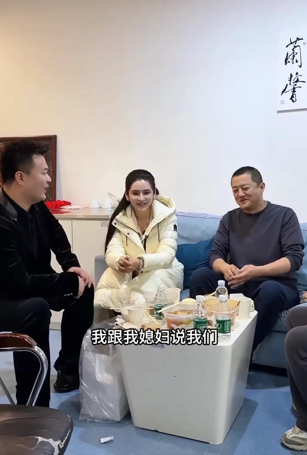 李亚鹏父女云南团聚!海哈金喜母女去他民宿度假,不复婚也很亲!