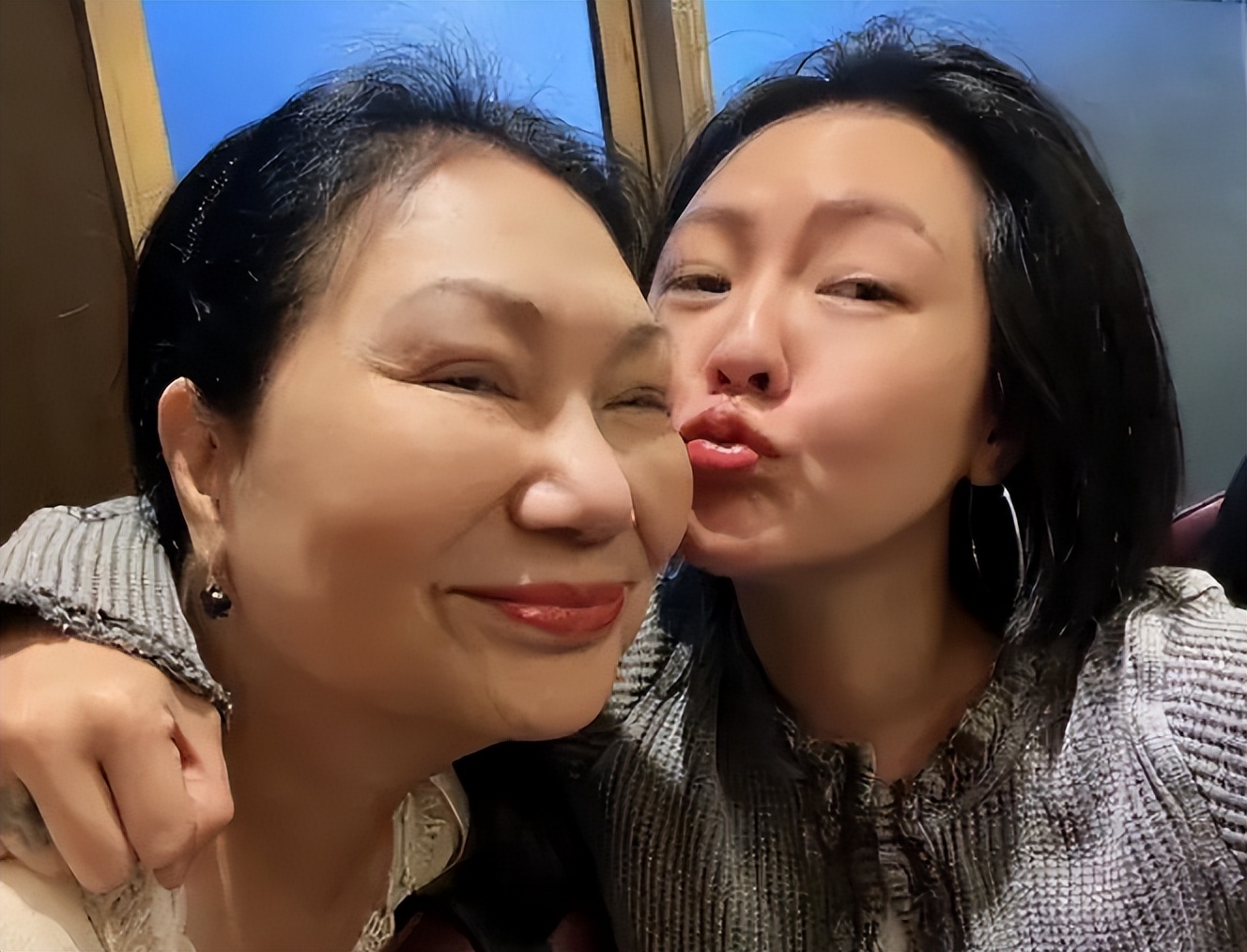 大S去世1年后，小S老公许雅钧一个举动惹众怒，马筱梅太无辜