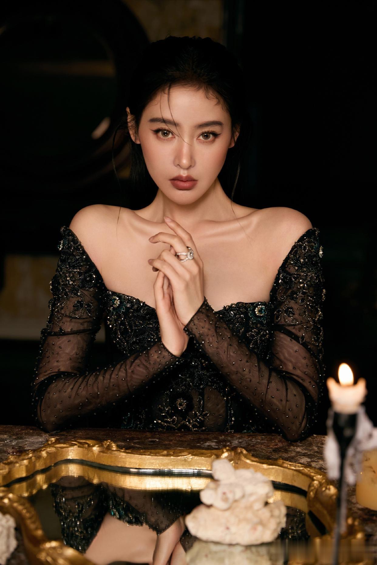 张天爱黑色纱裙写真