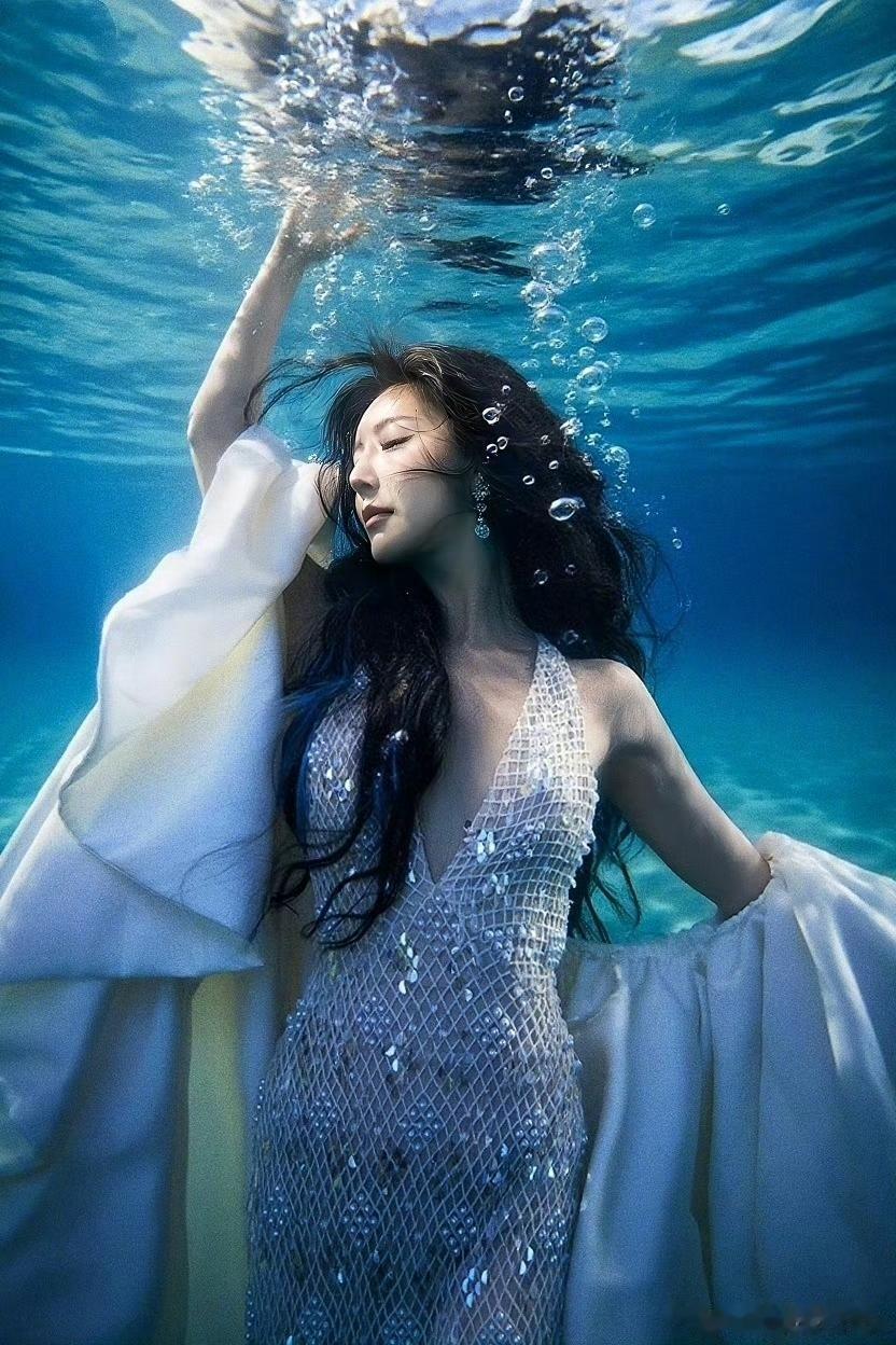 赵奕欢身材饱满，妥妥的女神