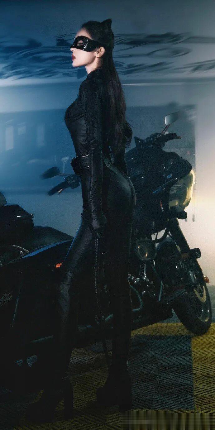 古力娜扎穿搭壁纸，酷感十足