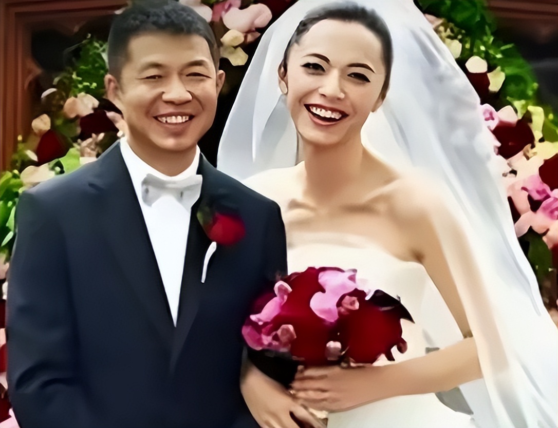 姚晨曹郁离婚多年才官宣!儿女双全、事业搭档,终究没能熬过岁月