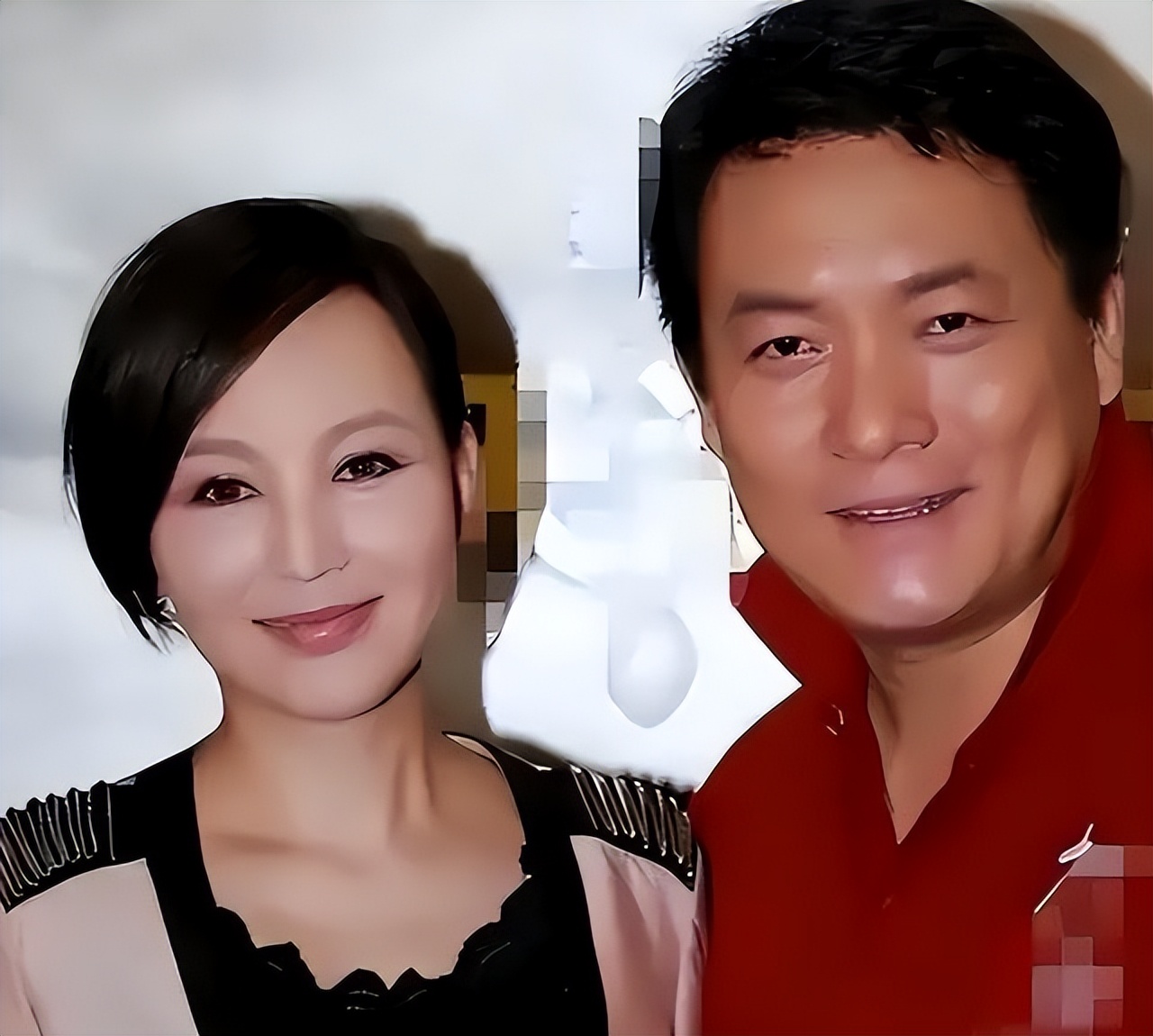 她19岁与导演私奔，在地下室连生3胎，如今丈夫用7部剧将其捧红