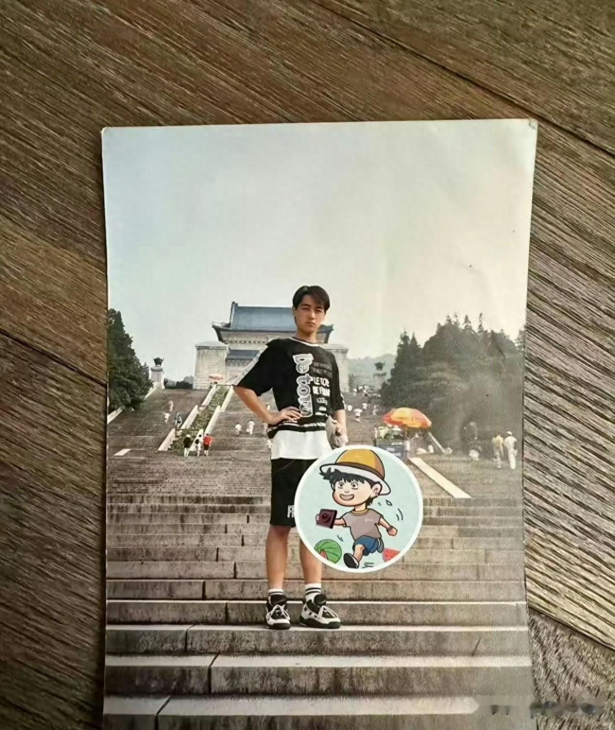 胡歌青涩初恋信笺曝光，推翻薛佳凝是其初恋的公众印象