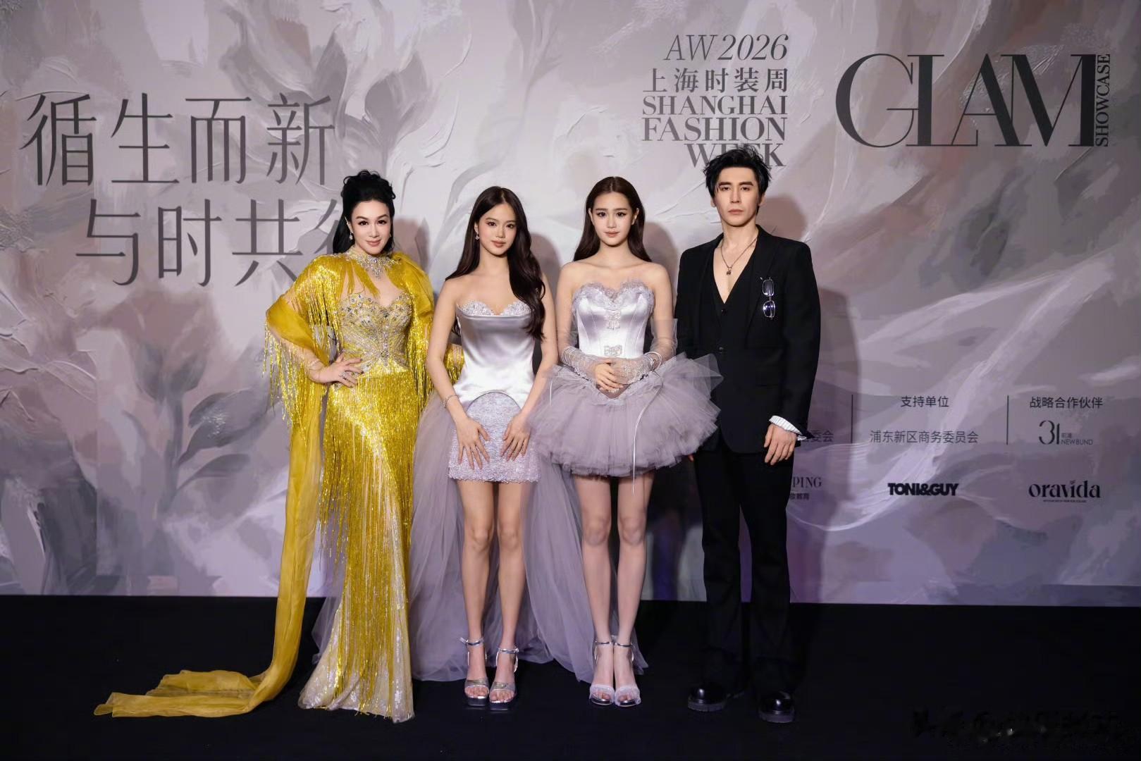 钟丽缇女儿走秀杀疯了！谁看了不迷糊？头纱配蓬裙造型直接美出圈