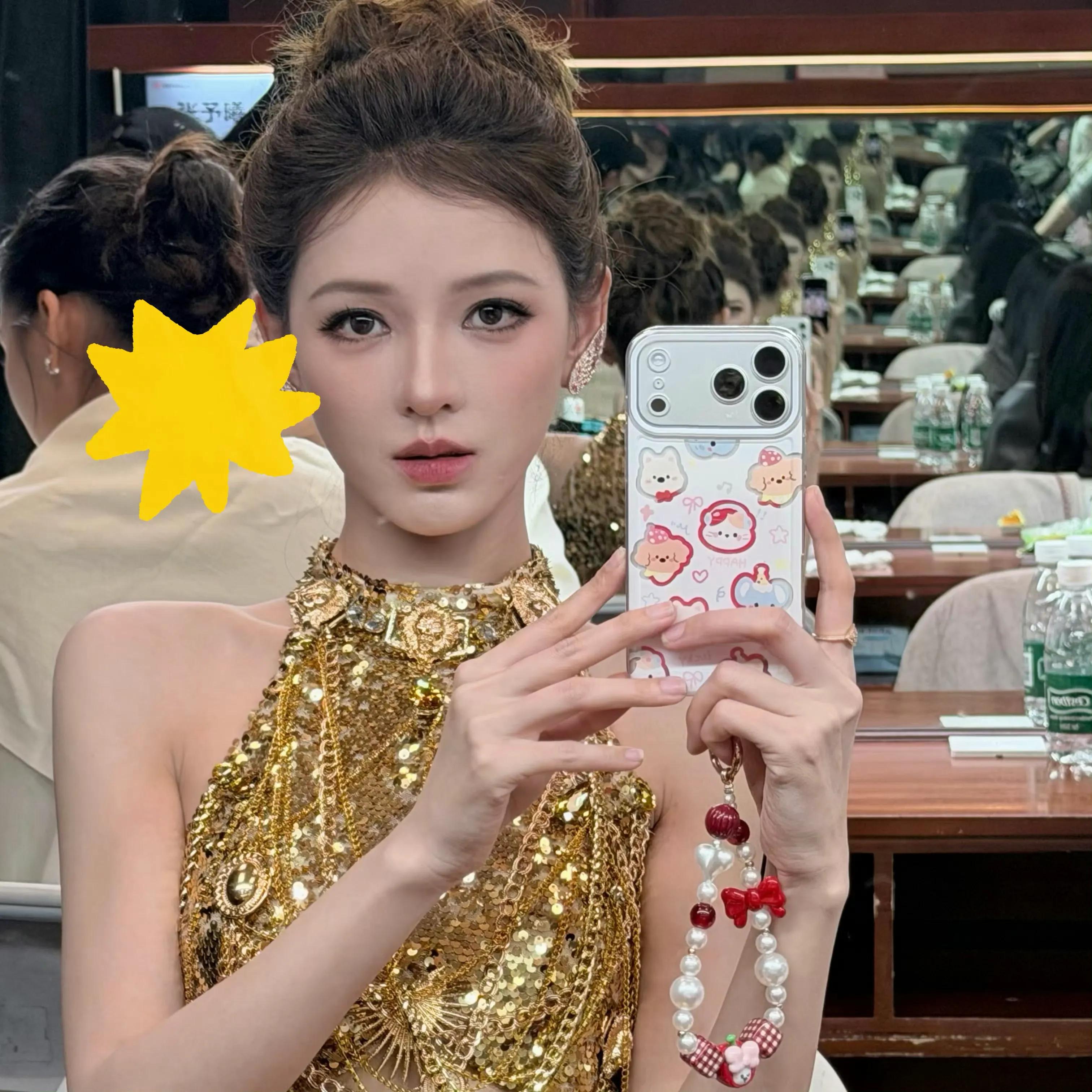 张予曦，优雅先于脚步抵达现场。
