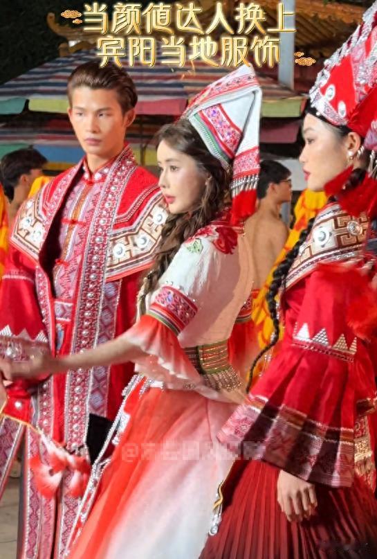 韦雪亮相宾阳炮龙节,怼脸时被她真实长相吓到,富二代就这审美?