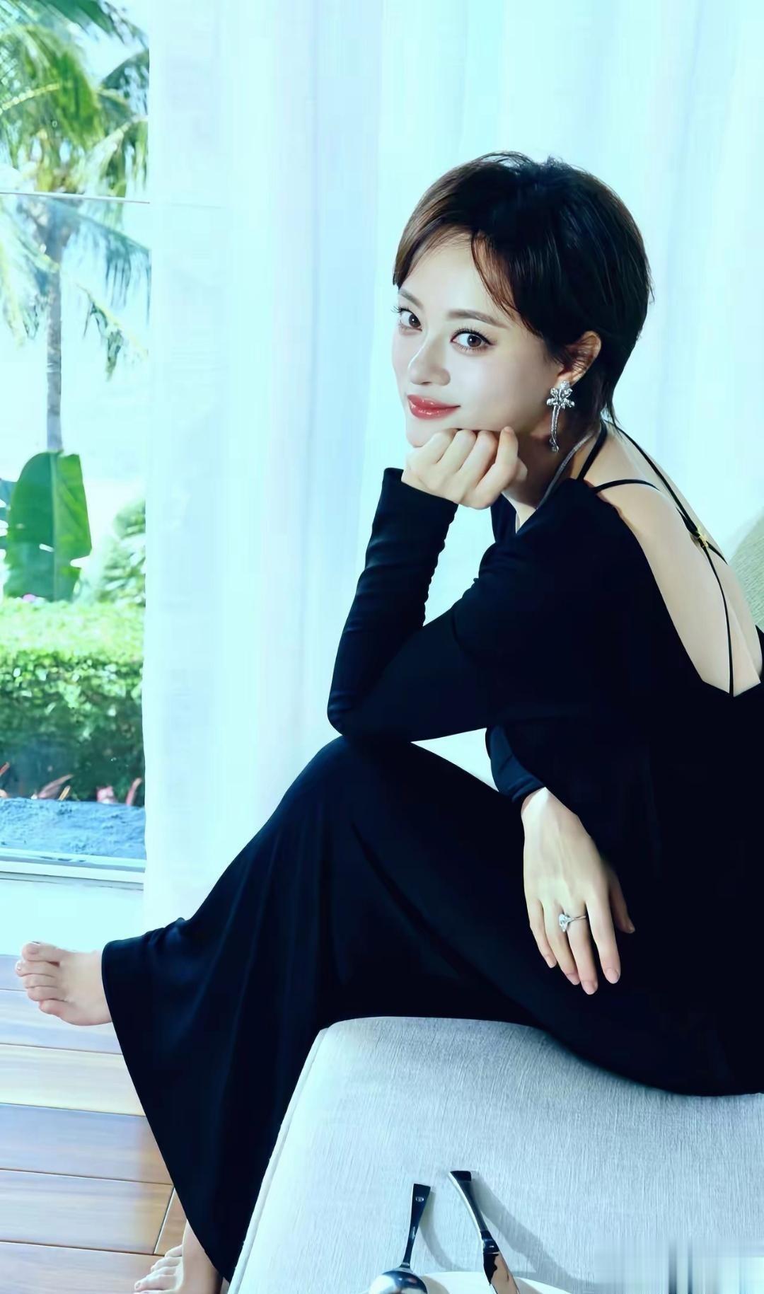 孙俪光脚模样柔媚勾人，这女人味儿简直太绝了！