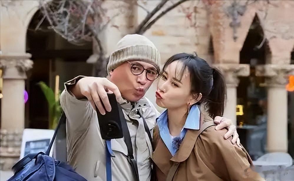 48岁胡静回云南娘家被偶遇！生图脸部馒化明显，未见富豪老公陪同