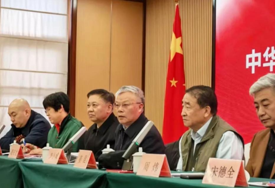 姜昆\海外聚会\风波一个月后，低调回国参加曲艺大会，依旧被尊重