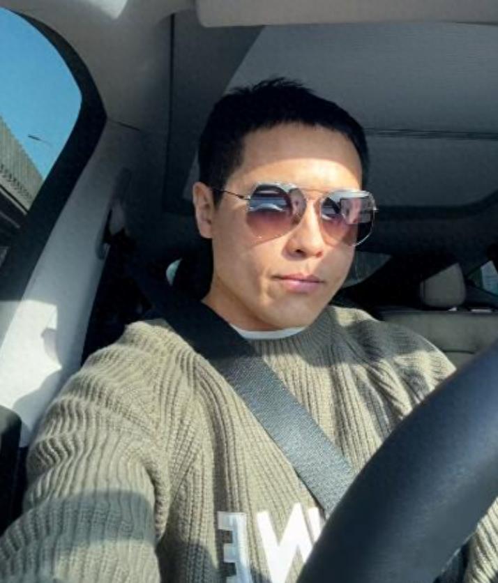 高云翔独自给父亲庆生!下厨煮长寿面好娴熟,生日没做菜吃辣椒酱