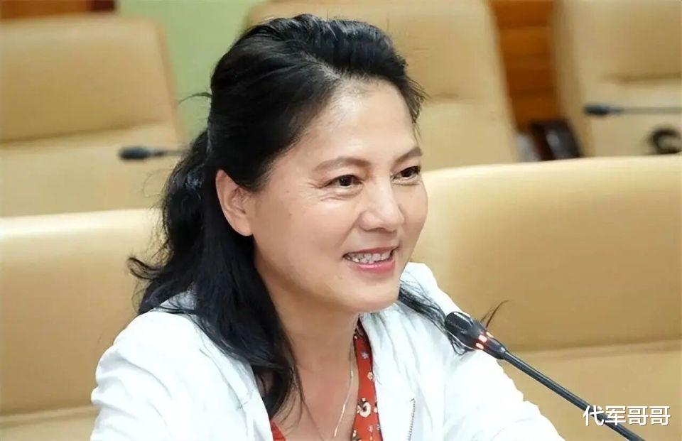 62岁“袭人”袁玫近况曝光！再婚嫁给导演，如今尽情享受丁克生活