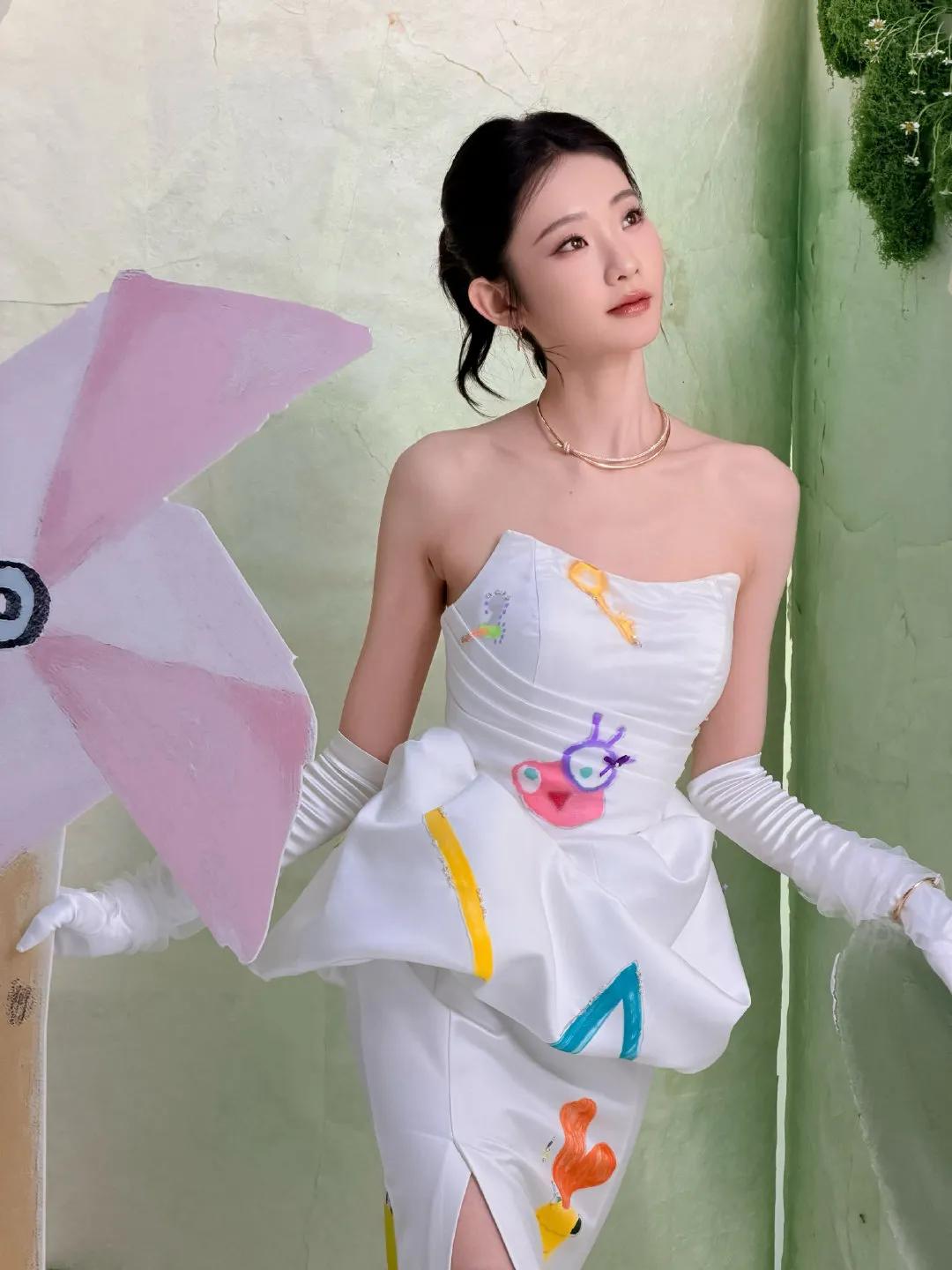 张艺凡 童话书里走出来的女孩
