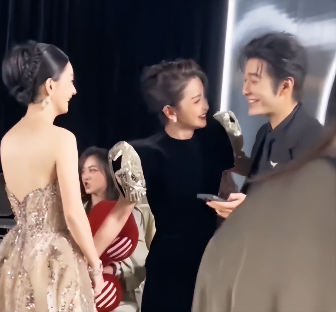 风波升级！赵丽颖再被曝大瓜，牵扯的还是让她深陷隐婚风波的男人