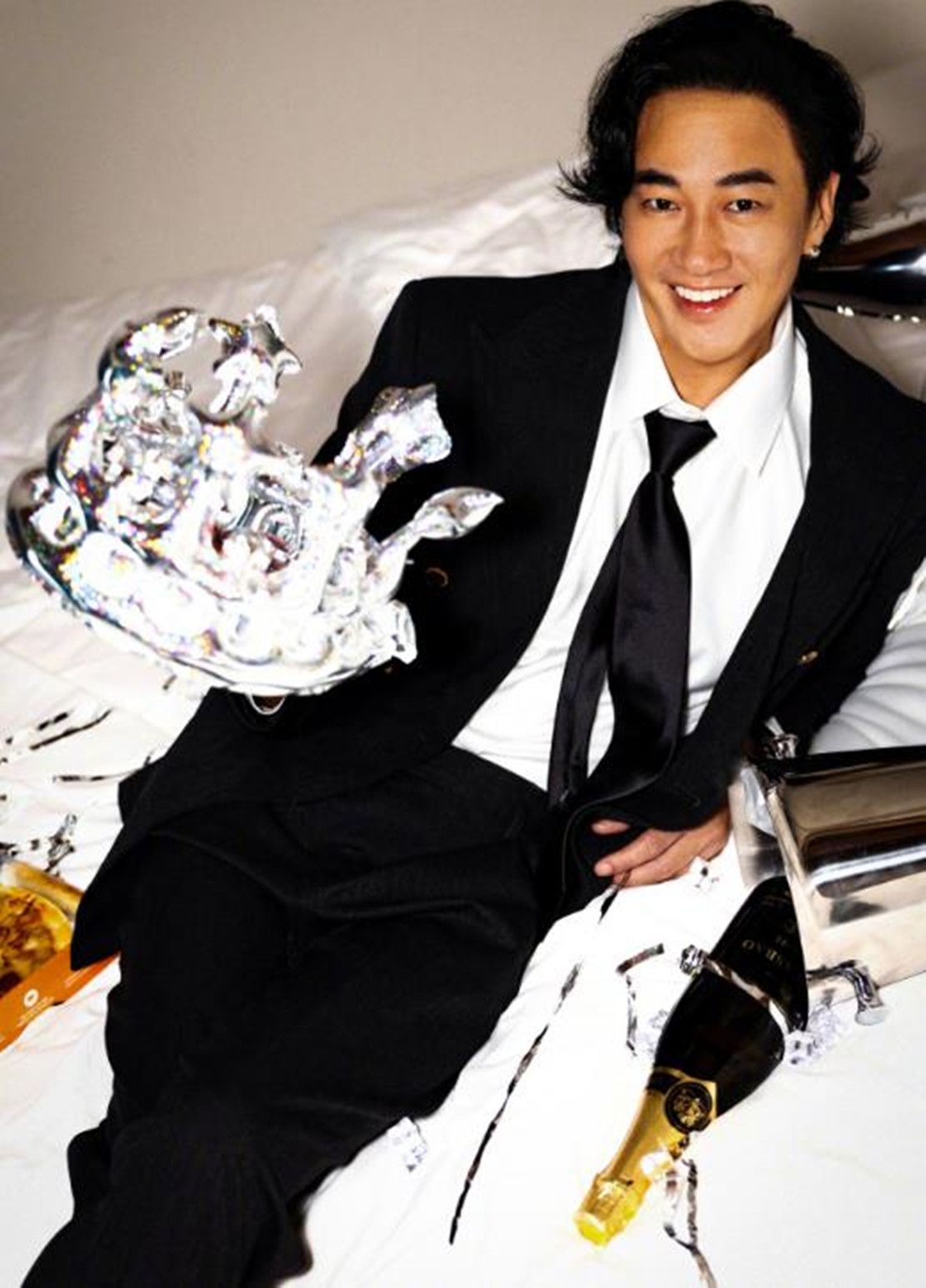 偶遇何润东林姵希夫妇，50岁的他身材练得好健硕，冬天穿T恤出门