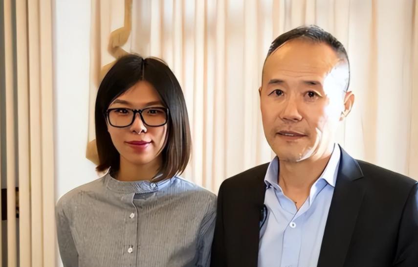 相爱15年抵不过残酷现实！75岁王石垂垂老矣，45岁田朴珺貌美如花