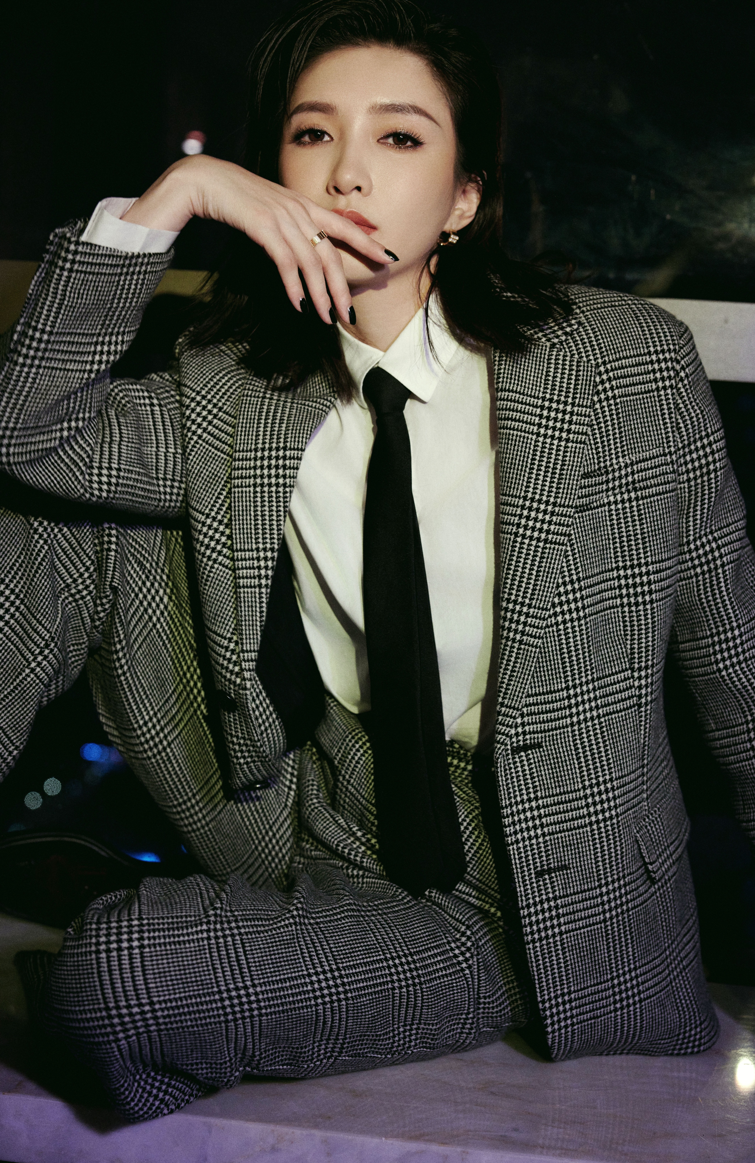 她是胡歌唯一承认的女友,长得漂亮,却无人敢娶,40岁未婚未育