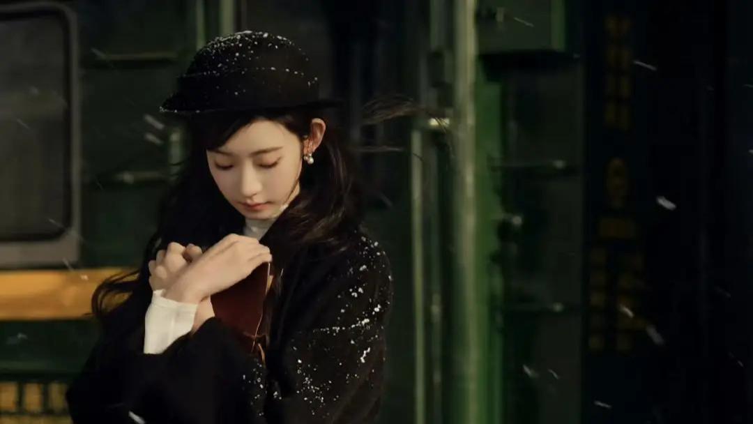 张艺凡“留洋大小姐”造型出圈，全网喊话“谁来递个民国本”？